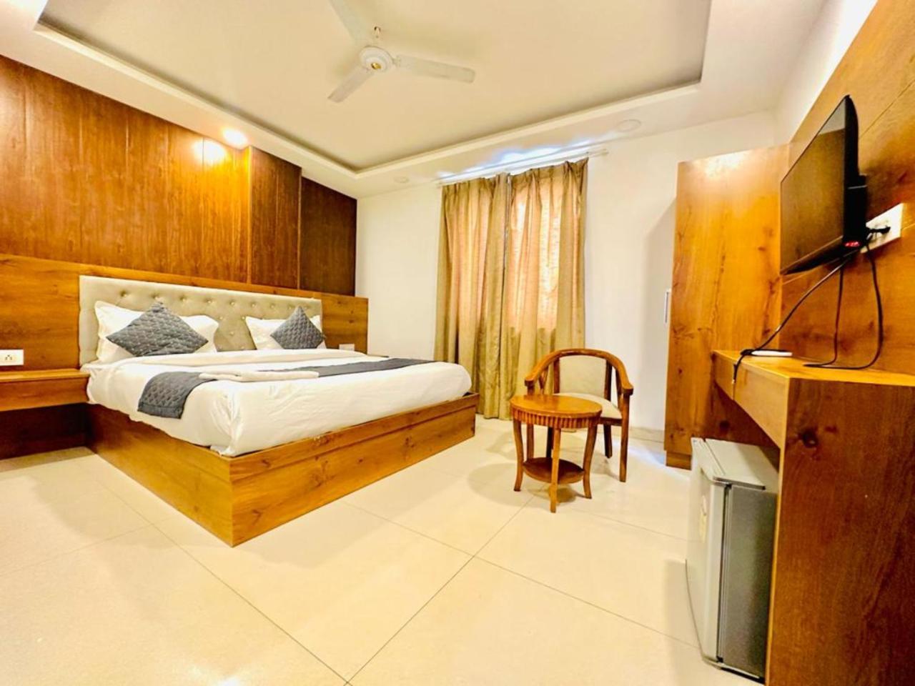 Hotel Galaxy Inn Near Delhi International Airport 뉴델리 외부 사진
