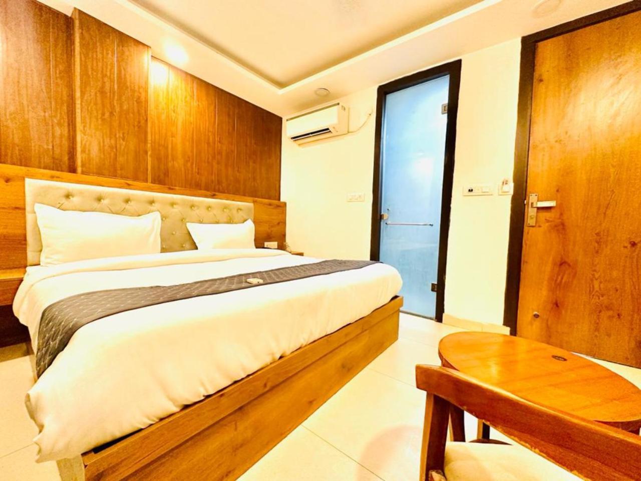 Hotel Galaxy Inn Near Delhi International Airport 뉴델리 외부 사진