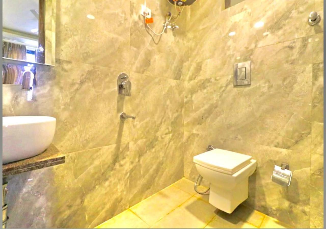 Hotel Galaxy Inn Near Delhi International Airport 뉴델리 외부 사진