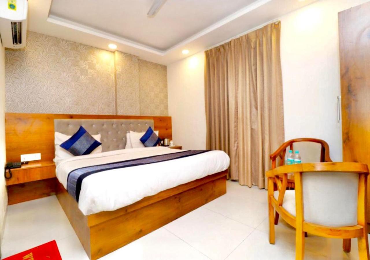 Hotel Galaxy Inn Near Delhi International Airport 뉴델리 외부 사진