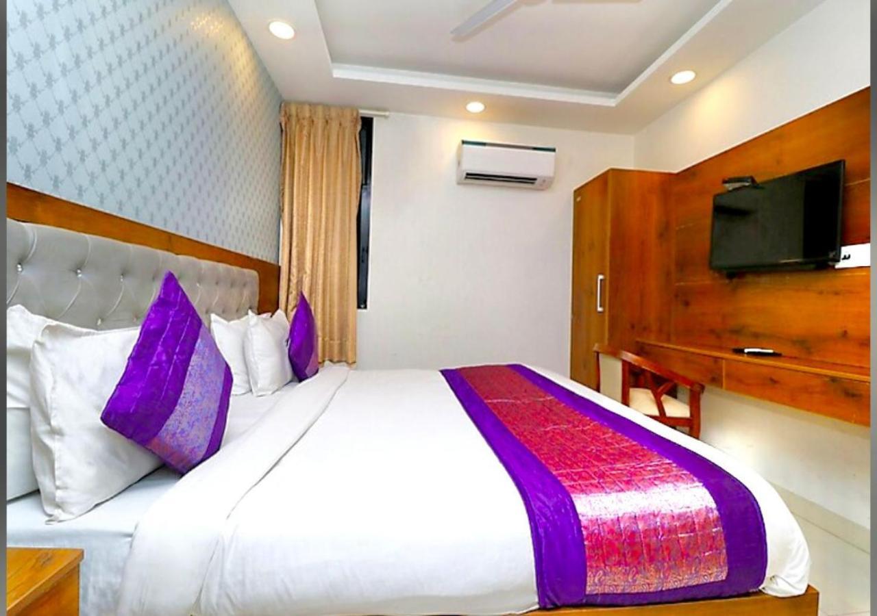 Hotel Galaxy Inn Near Delhi International Airport 뉴델리 외부 사진