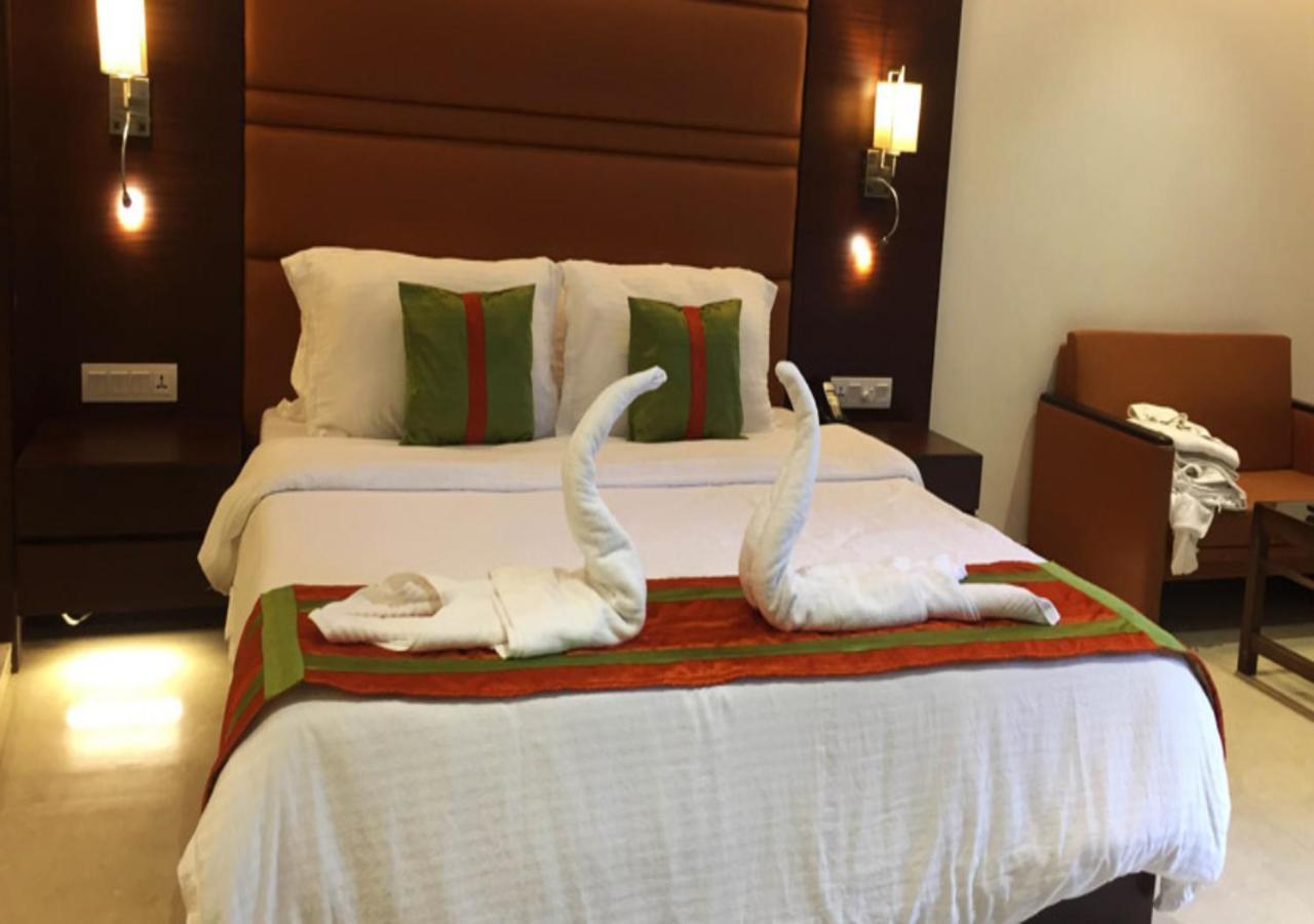 Hotel Galaxy Inn Near Delhi International Airport 뉴델리 외부 사진