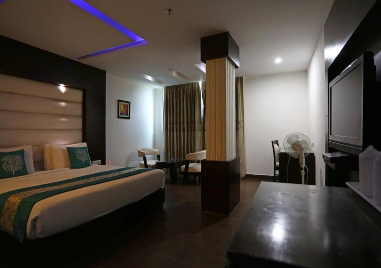Hotel Galaxy Inn Near Delhi International Airport 뉴델리 외부 사진